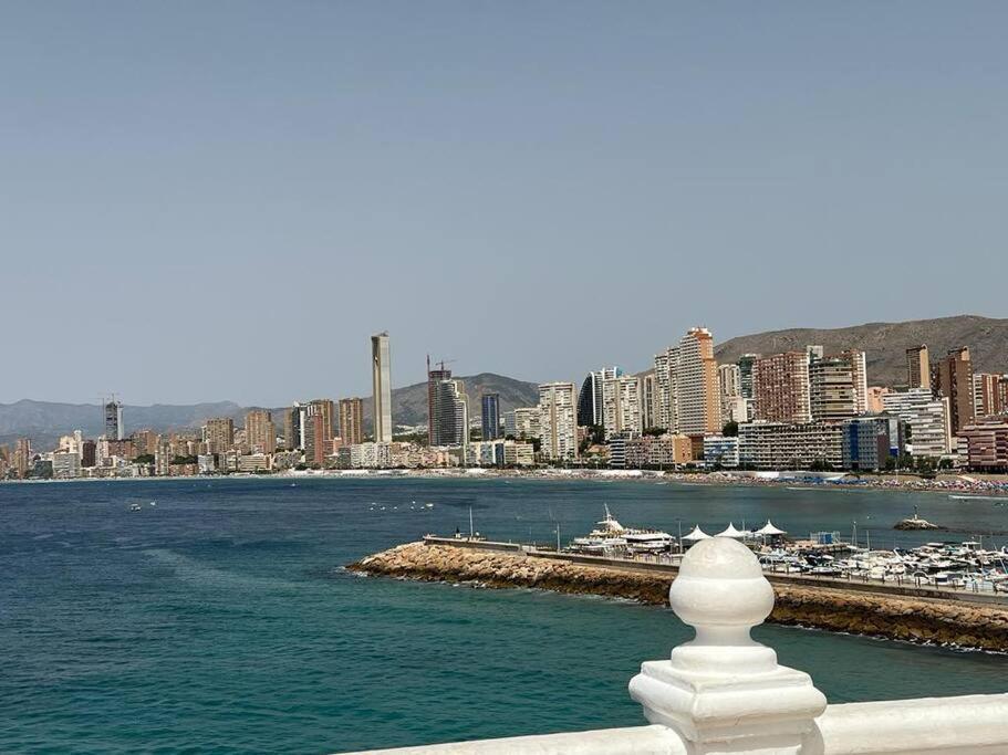 Apartamento Centrico Y En Primera Linea De Playa Apartment Benidorm Bagian luar foto